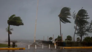 Huragan Beryl gna w kierunku kolejnego kraju. Służby w stanie gotowości