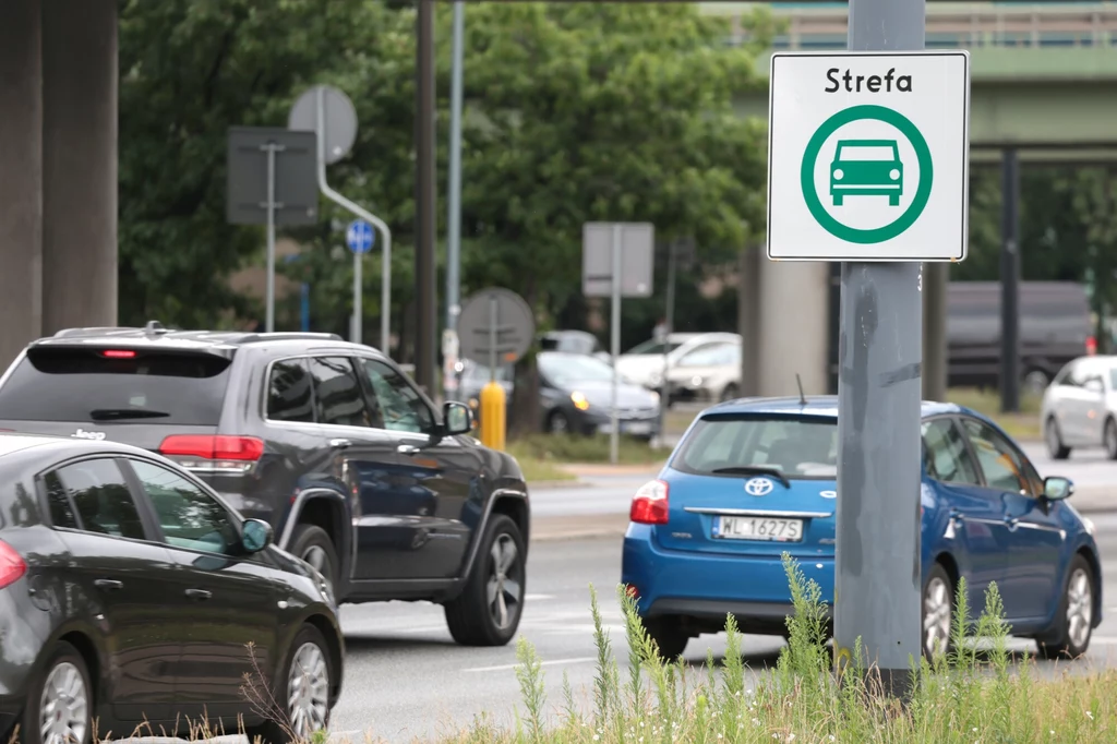 Podobno niemal połowa Polaków chce zmienić samochód przez Strefę Czystego Transportu