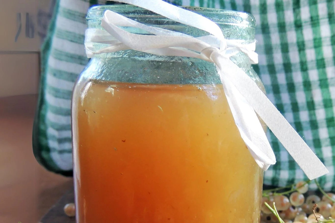 Kompot z białej porzeczki wyśmienicie działa na infekcje Kompot z białej porzeczki wyśmienicie działa na infekcje