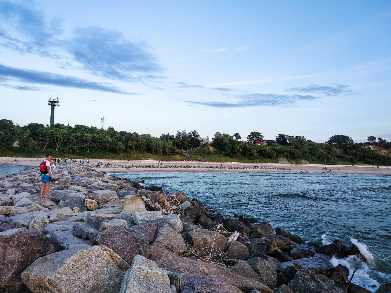 Jarosławiec. Sztuczna plaża określana mianem "polskiego Dubaju" to jedno z największych tego typu miejsc w Europie