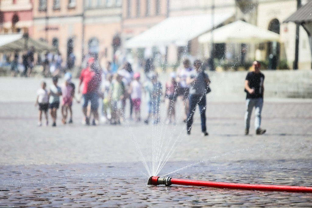 Wśród zagrożeń klimatycznych, z jakimi już mamy lub będziemy mieć do czynienia można wymienić, chociażby coraz większą częstotliwość występowania wysokich temperatur