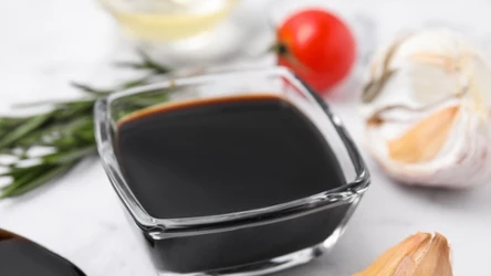 Ocet balsamiczny doskonale pasuje do wielu włoskich dań