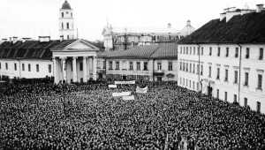 Manifestacja mieszkańców Wilna po zajęciu miasta przez Wojsko Polskie