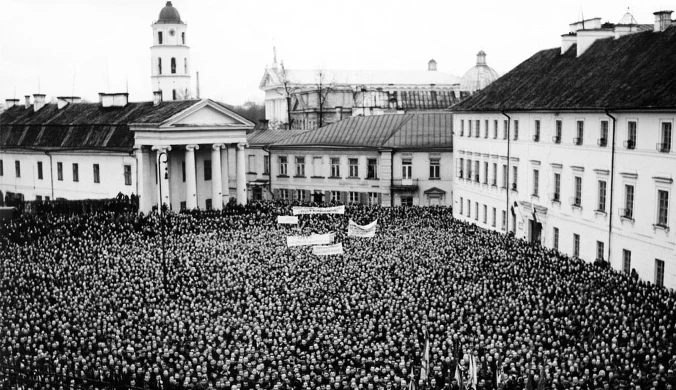 Manifestacja mieszkańców Wilna po zajęciu miasta przez Wojsko Polskie