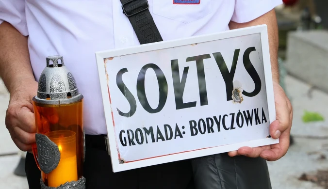 Powazki Wojskowe. Uroczystosci pogrzebowe scenarzysty filmowego Andrzeja Mularczyka.