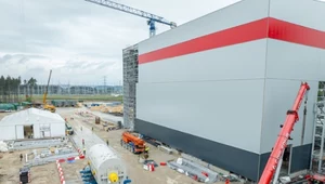 Na budowie elektrowni w Grudziądzu trwa instalacja turbozespołu. Źródło: Energa