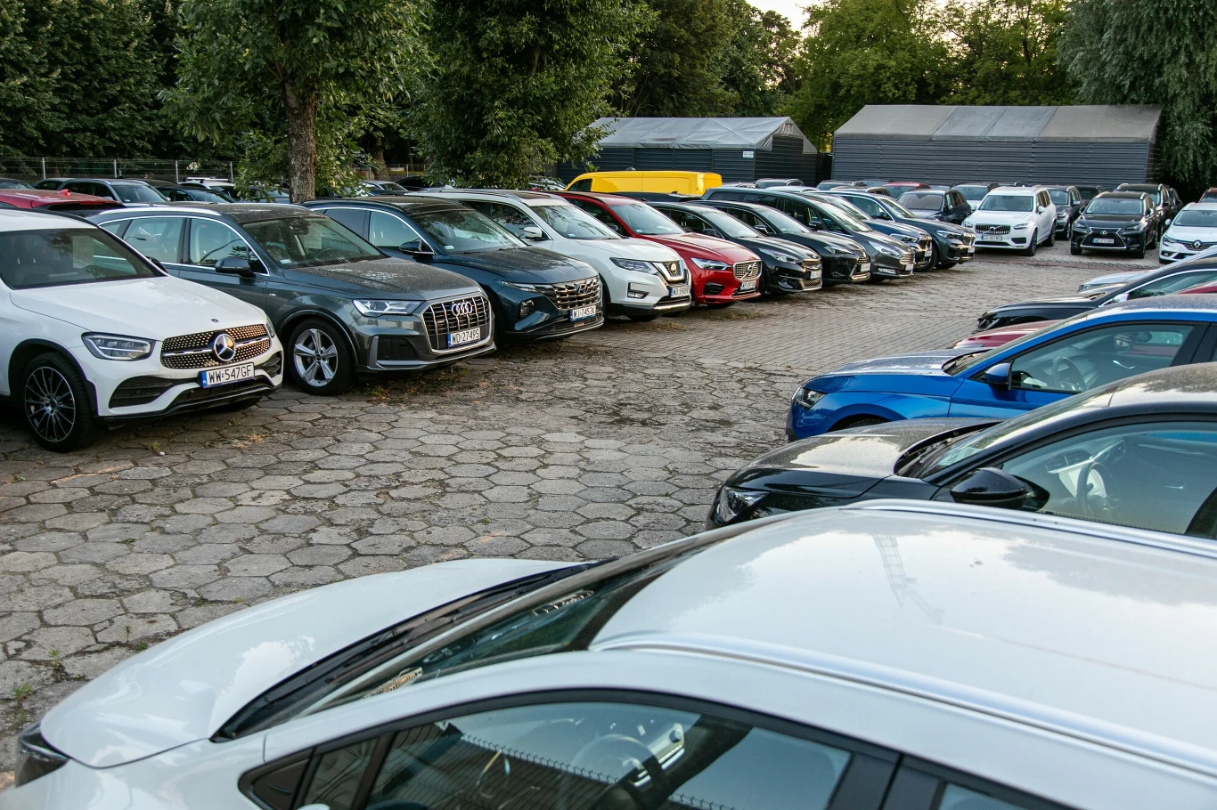 Te auta najszybciej tracą na wartości. Tesla na szczycie listy Zakres odpowiedzialności za wady auta używanego jest winny w przypadku komisu i osób prywatnych