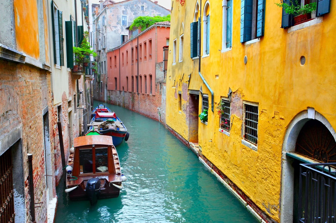 Wenecja zachwyca romantycznym klimatem, architekturą i zapierającymi dech w piersiach widokami Wenecja zachwyca romantycznym klimatem, architekturą i zapierającymi dech w piersiach widokami