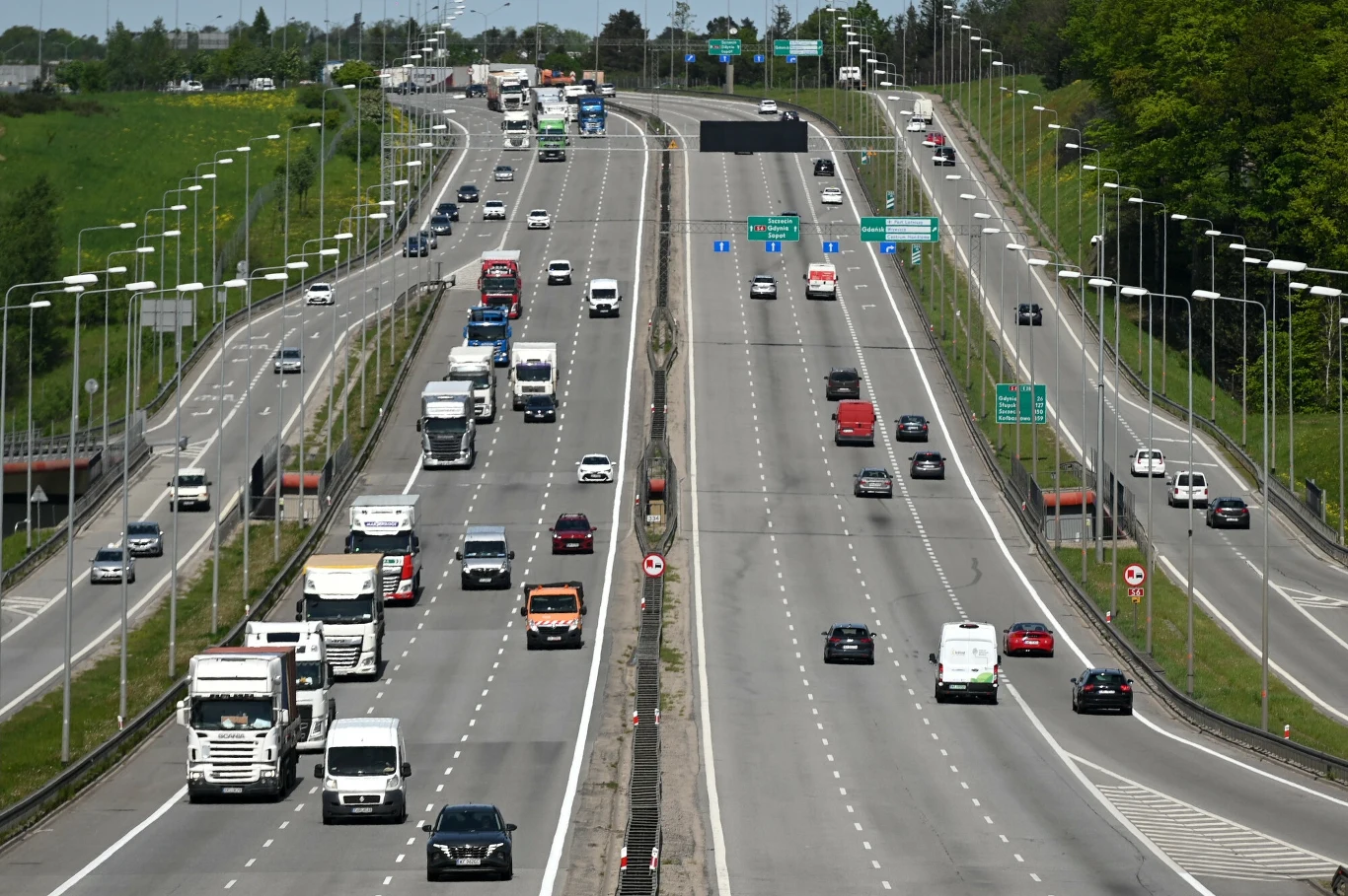 Drogi ekspresowe to jedyny typ dróg, na których ograniczenie prędkości zależy od liczby pasów.