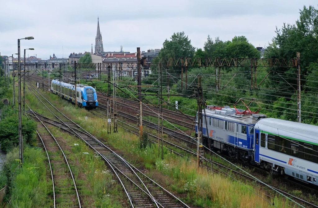 Najdłuższe połączenie kolejowe w Polsce. Obsługuje je PKP Intercity.