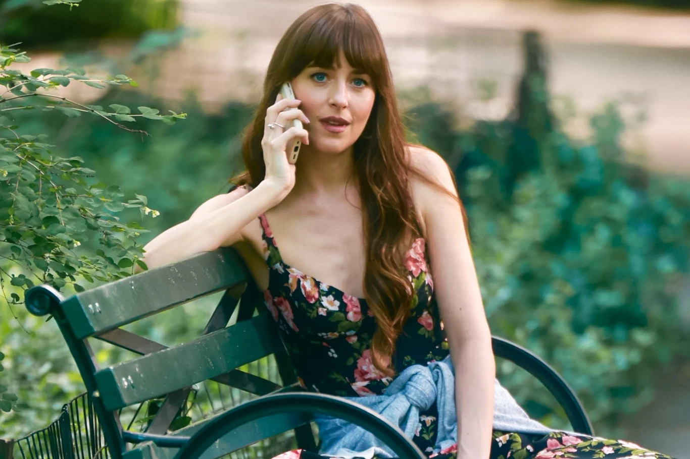 Dakota Johnson do sukienki założyła buty, które będą hitem sezonu 2024.