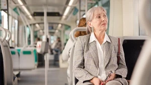 Bezpłatna komunikacja miejska dla seniorów. Sprawdź limit wieku w twoim mieście 