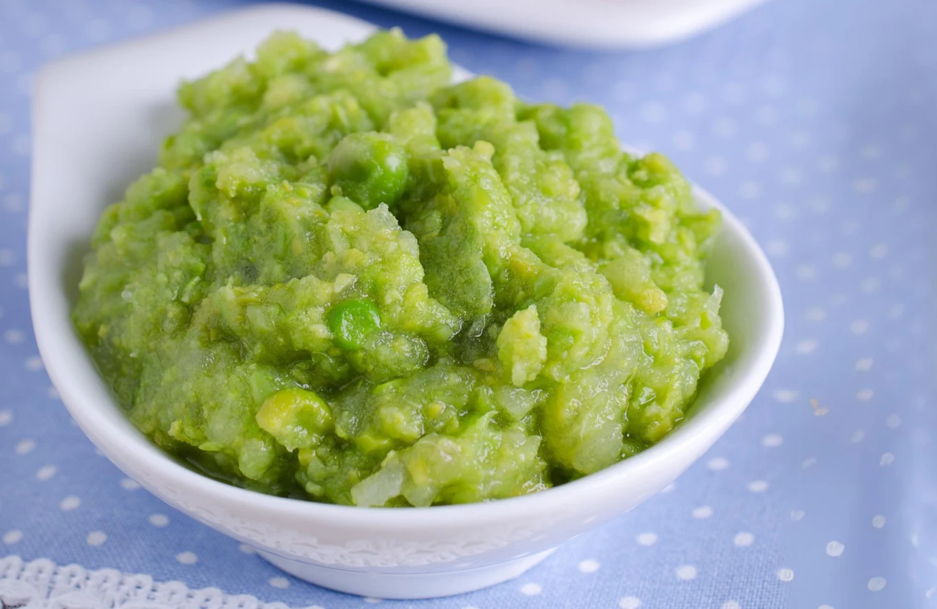 Purée z bobu można podawać na różne sposoby Purée z bobu można podawać na różne sposoby