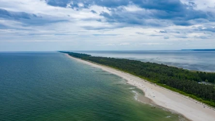 Półwysep Helski w sezonie wakacyjnym przyciąga tłumy, zimą jest tam zdecydowanie mniej tłoczno. 