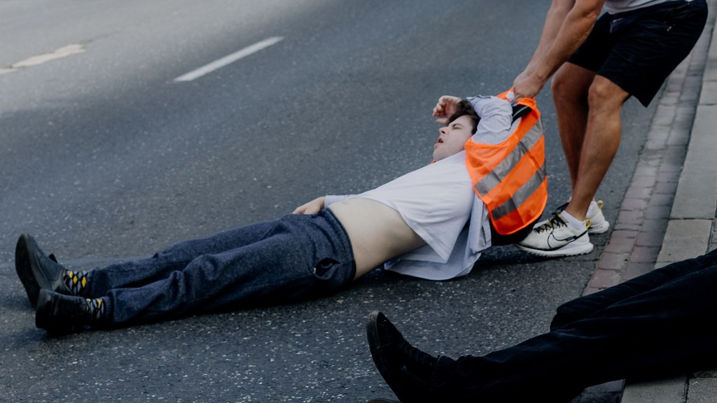 Podczas ostatnich protestów w Warszawie aktywiści i aktywistki Ostatniego Pokolenia spotkali się z wyjątkowo agresywną reakcją kierowców