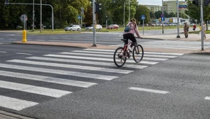 Kiedy rowerzysta może jechać po przejściu? O tym wyjątku mało kto wie