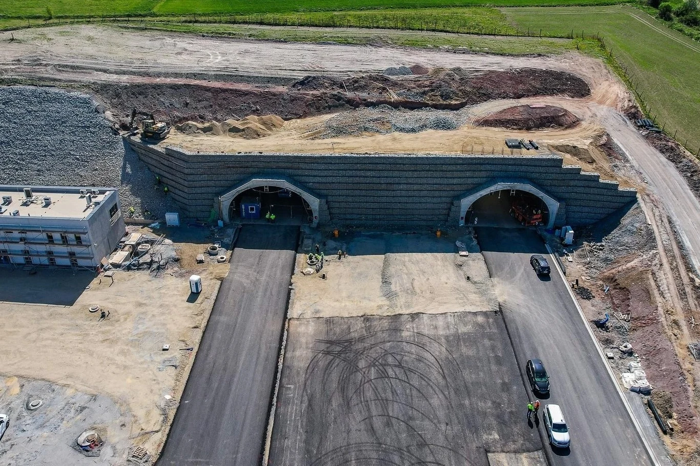 W czasie drążenia tunelu nie obyło się bez problemów. Jednym z nich było odkrycie poniemieckiej sztolni.