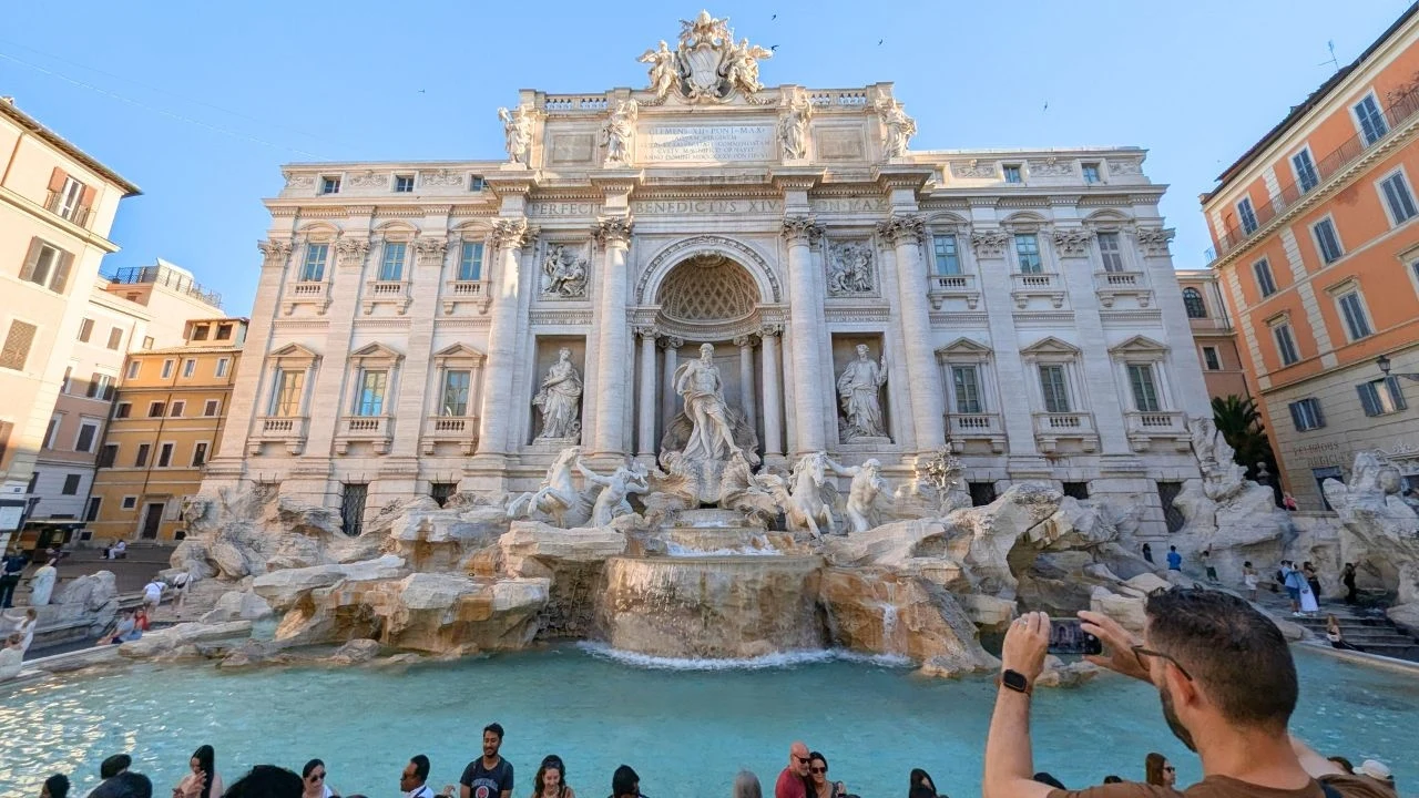 Fontanna di Trevi - najpopularniejsza atrakcja w Europie. Fontanna di Trevi - najpopularniejsza atrakcja w Europie.