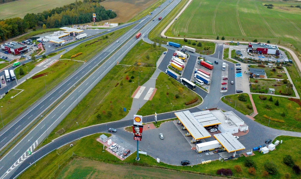 Dlaczego tankowanie na autostradzie jest takie drogie? Prezes zdradza sekret