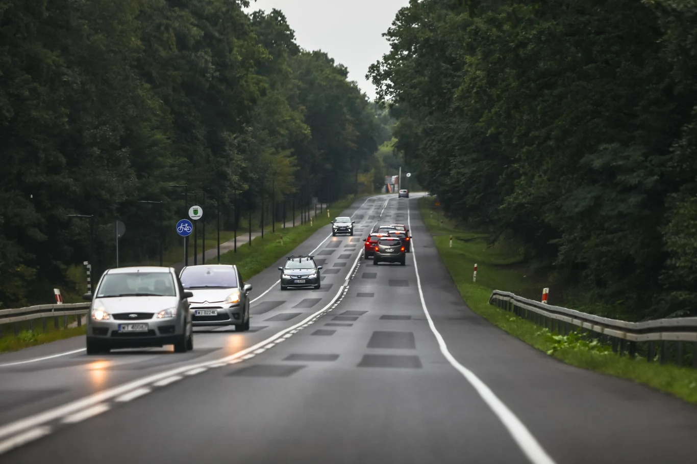 Drogi ekspresowe nie zawsze muszą być dwujezdniowe. 
