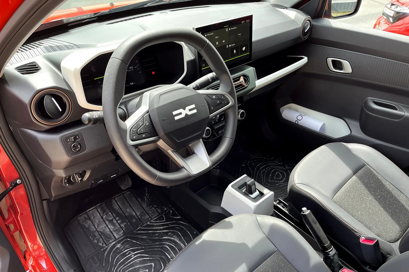 Pokrętło do wyboru kierunku jazdy zastąpiono dźwigienką.