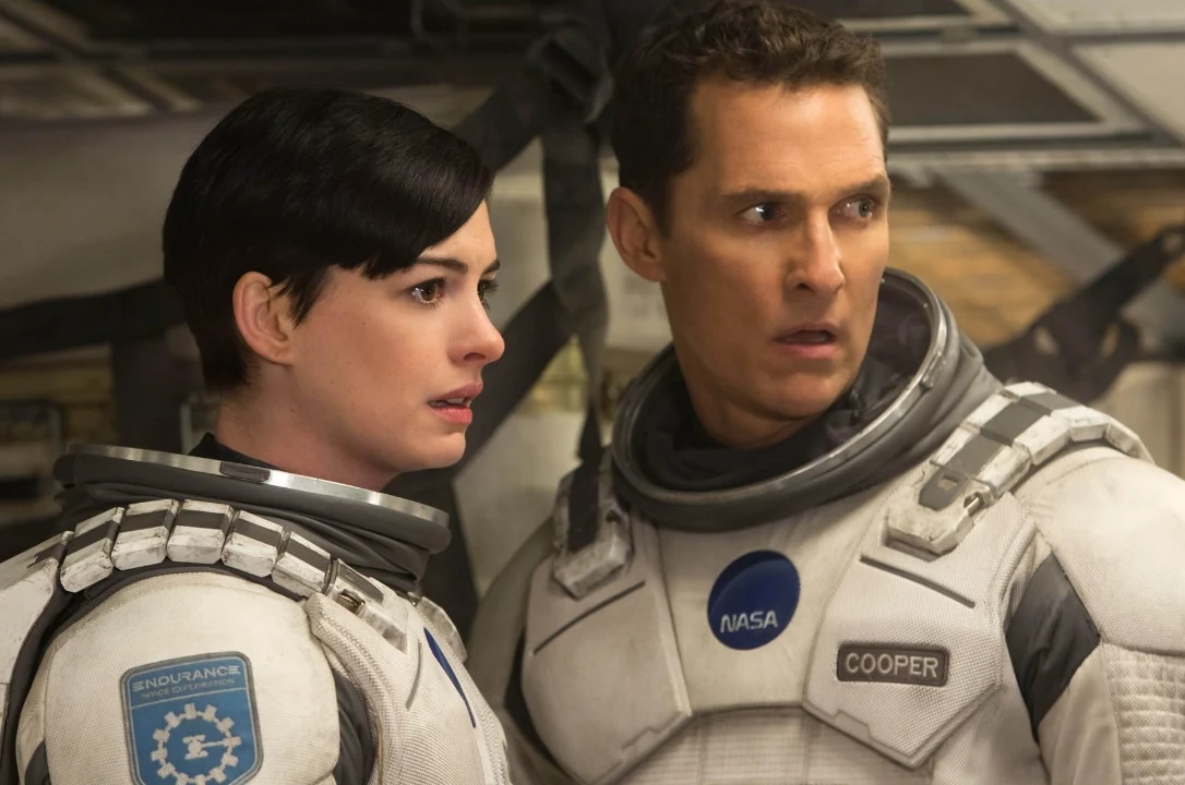 Matthew McConaughey i Anne Hathaway w filmie "Interstellar"