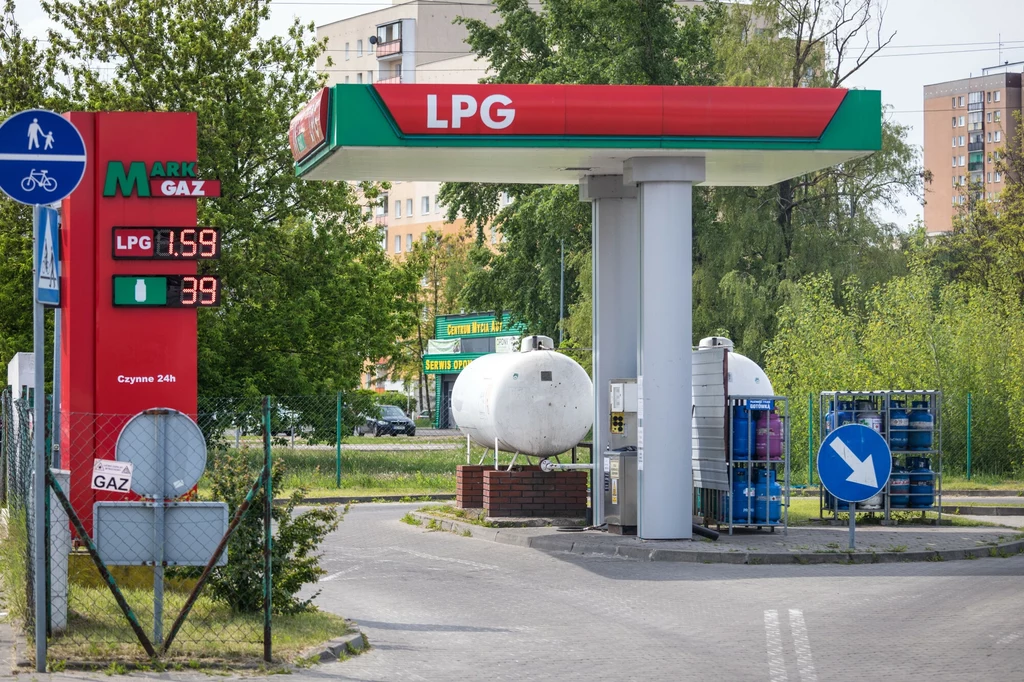 LPG jesienią mocno podrożeje. Tak tani jak w czasie pandemii najpewniej nigdy już nie będzie. Na zdj. stacja paliw w połowie 2020 roku