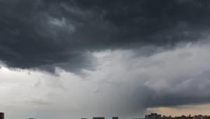 Alert RCB w wielu województwach. "Burze, silny wiatr, ulewny deszcz i grad"