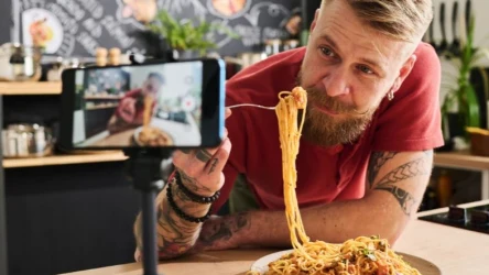 Jedzenie w samotności może negatywnie wpływać na zdrowie. Koreańczycy spróbowali znaleźć rozwiązanie