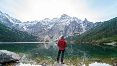 Latem wiele osób wybiera się w Tatry. Nie wszyscy jednak pamiętają, by w górach zachowywać się zgodnie z przepisami. Za ich łamanie grożą wysokie kary.