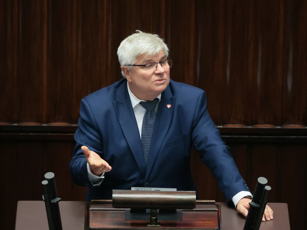 Spółka CPK wznowiła program dobrowolnych nabyć gruntów, na których ma powstać lotnisko - podał Maciej Lasek