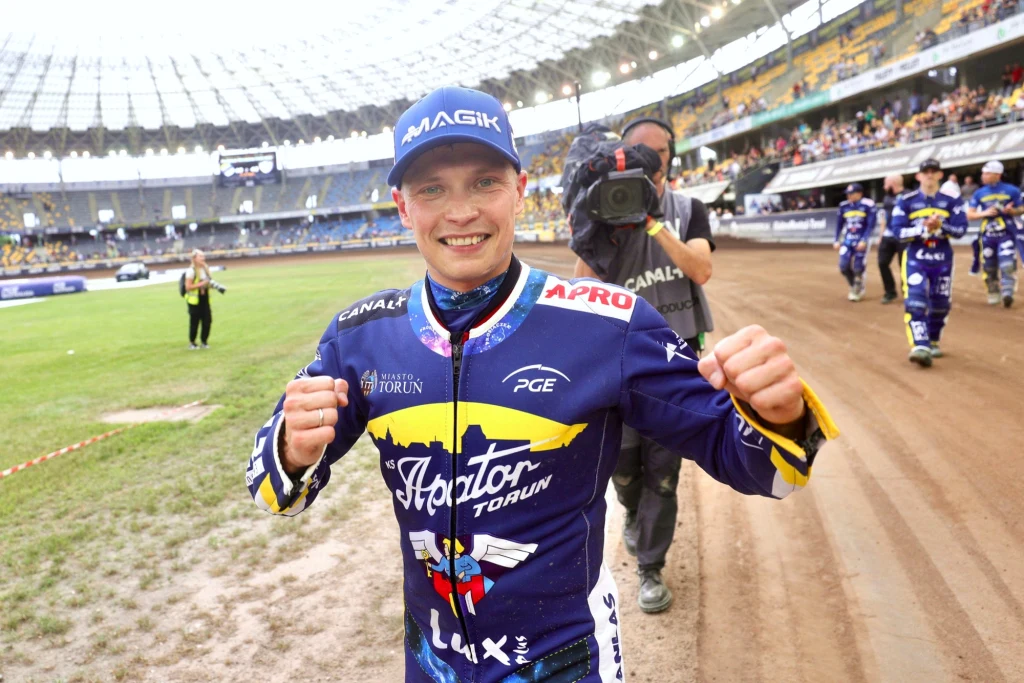 Emil Sajfutdinow cieszy się z wygranej. Emil Sajfutdinow cieszy się z wygranej.