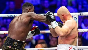 Łukasz Różański został w mgnieniu oka zdemolowany przez Lawrence'a Okoliego. Za Polakiem operacja