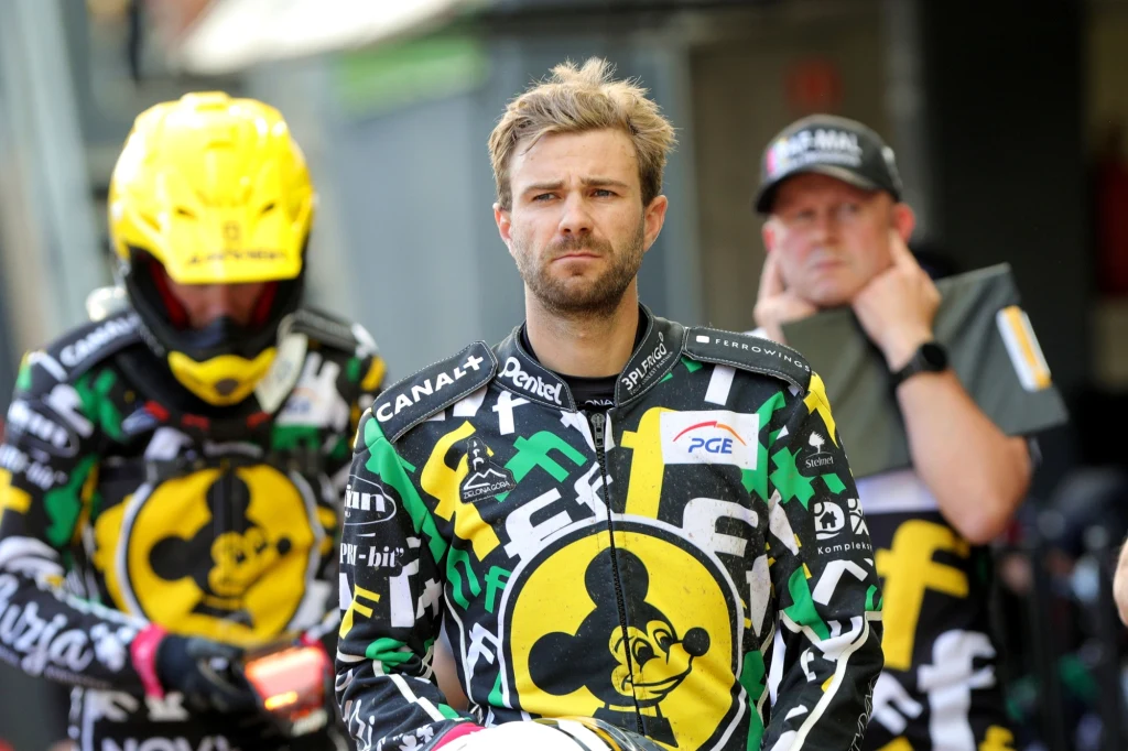 Rasmus Jensen w przerwie między biegami. Rasmus Jensen w przerwie między biegami.