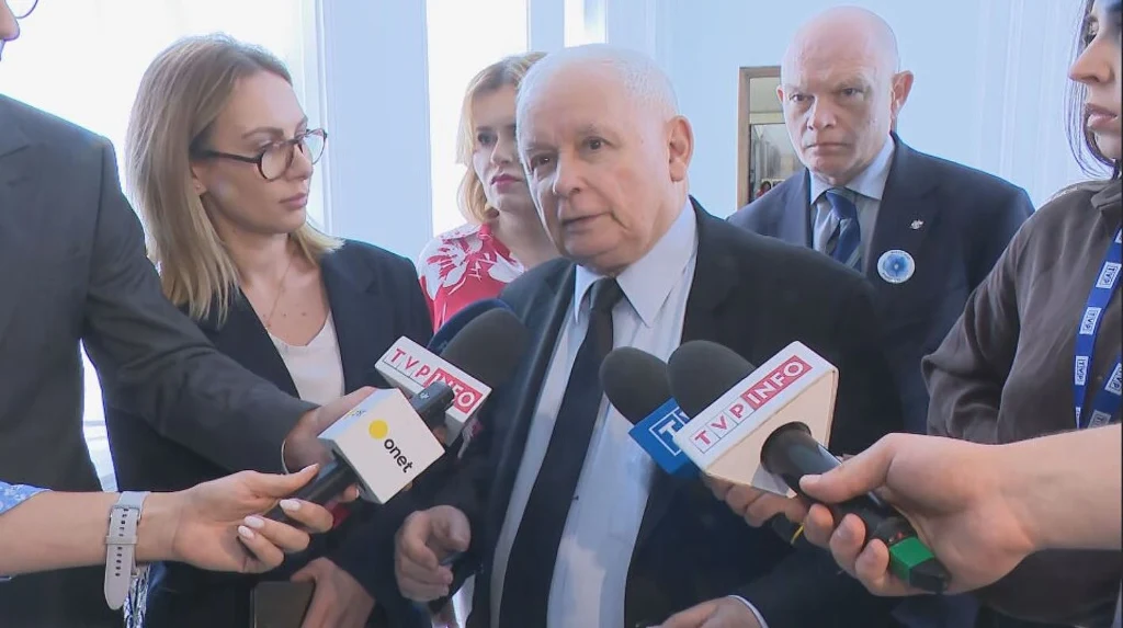 Jarosław Kaczyński został przepytany przez dziennikarzy w Sejmie Jarosław Kaczyński został przepytany przez dziennikarzy w Sejmie