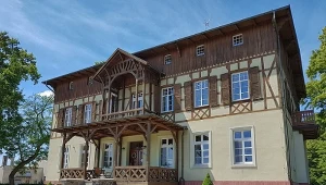 Zabytkowy dworek trafił na sprzedaż. Co konkretnie można nabyć za 9,5 mln zł? Źródło: Pixabay @przemokrzak