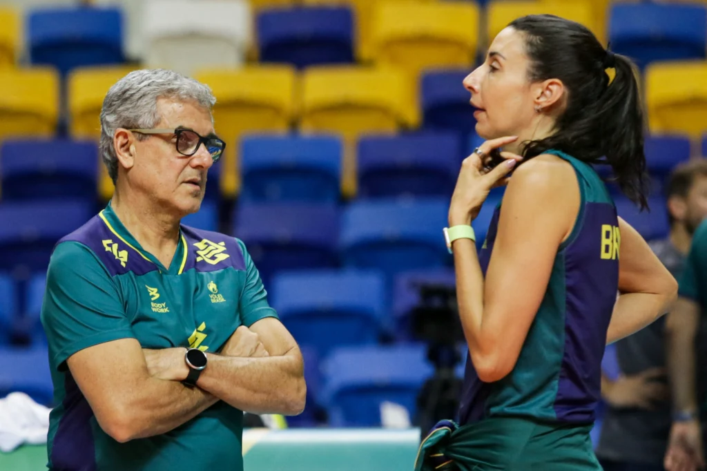 Trener brazylijskich siatkarek Ze Roberto Guimaraes i jego asystentka techniczna Sheilla Castro Trener brazylijskich siatkarek Ze Roberto Guimaraes i jego asystentka techniczna Sheilla Castro
