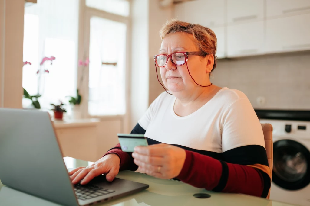 Wiele sklepów internetowych stosuje techniki manipulacyjne