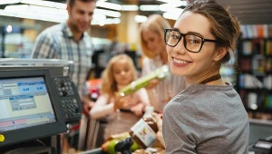 Jakie są wady i zalety pracy w sklepie i na magazynie?