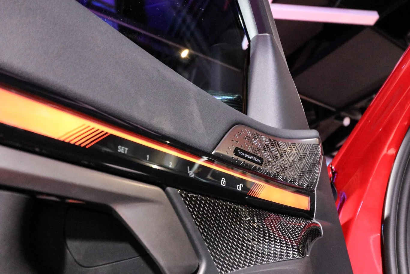 W BMW M5 można liczyć na system nagłośnienia od firmy Bowers & Wilkins. W BMW M5 można liczyć na system nagłośnienia od firmy Bowers & Wilkins.