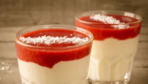Zaskoczy każdego miłośnika włoskiego deseru. Kokosowa panna cotta