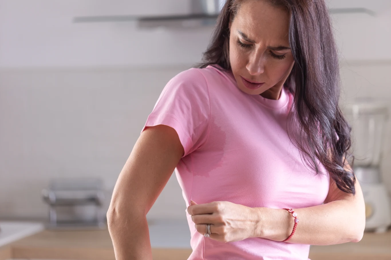 Tego nie wiedziałeś o poceniu się. Kiedy może być objawem choroby? Tego nie wiedziałeś o poceniu się. Kiedy może być objawem choroby?