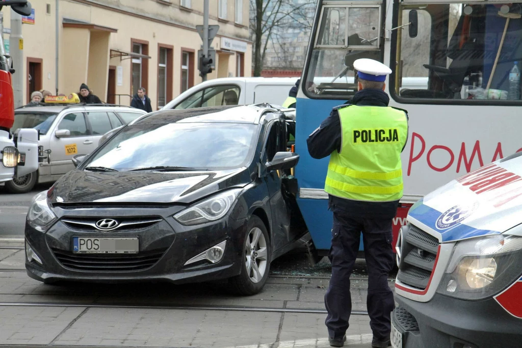 Jakie błędy prowadzą do kolizji samochodów z tramwajami?