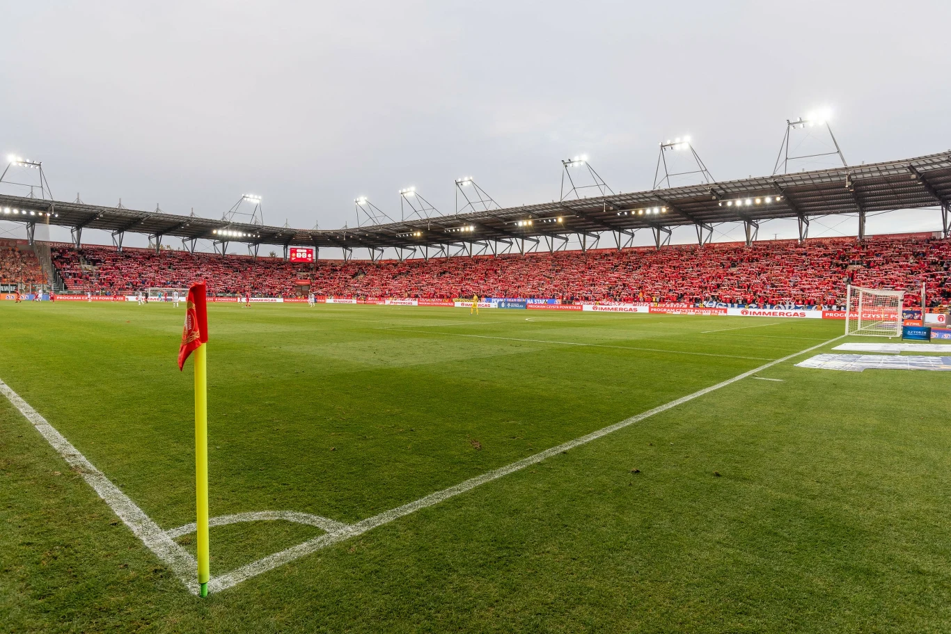 Stadion Widzewa z pełnymi trybunami Stadion Widzewa z pełnymi trybunami