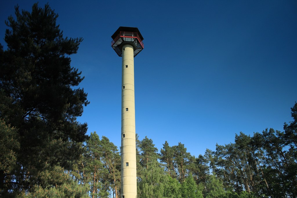 Tzw. dostrzegalnie w polskich lasach są modernizowane. Pożarów nie wypatrują już ludzie, a kamery wyposażone w sztuczną inteligencję