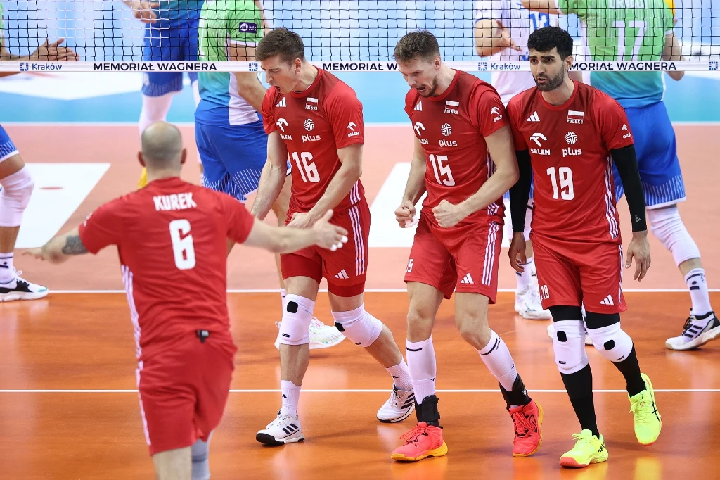 Polscy siatkarze, od lewej: Bartosz Kurek, Kamil Semeniuk, Jakub Kochanowski i Marcin Janusz Polscy siatkarze, od lewej: Bartosz Kurek, Kamil Semeniuk, Jakub Kochanowski i Marcin Janusz