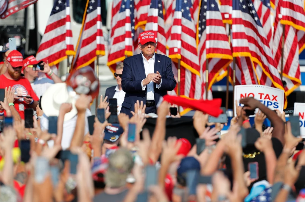 Zamach na Trumpa. Republikanie winią retorykę Bidena Zamach na Trumpa. Republikanie winią retorykę Bidena