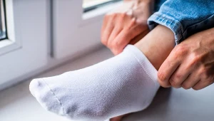 Zapomnij o niedopranych skarpetkach. Ta domowa mieszanka przywróci im śnieżnobiałą biel