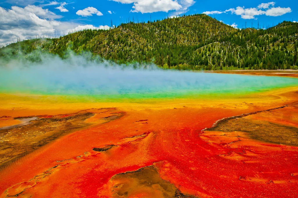 W Yellowstone znajdują się wyjątkowo piękne i wyjątkowo niebezpieczne jeziora (zdjęcie poglądowe)