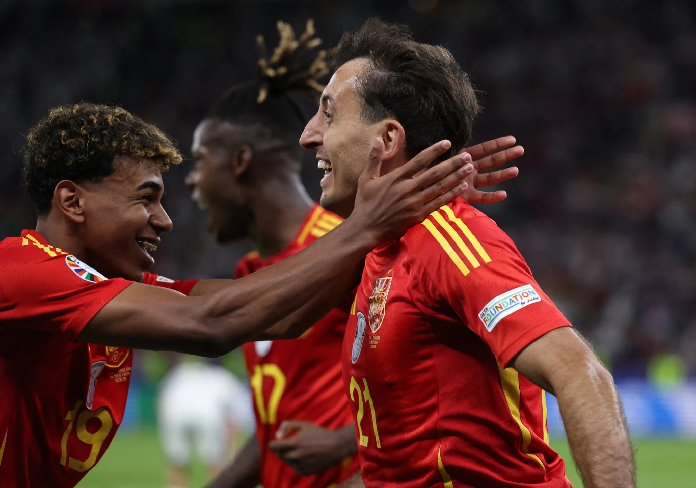 Lamine Yamal, Mikel Oyarzabal